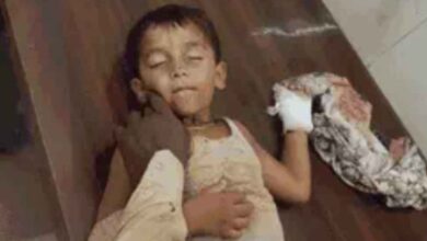 Photo of कानपुर देहात में बारिश का कहर: कच्ची दीवार ढहने से 2 मासूम बच्चों समेत 3 लोग मलबे में दबे, 3 वर्षीय बालक गंभीर