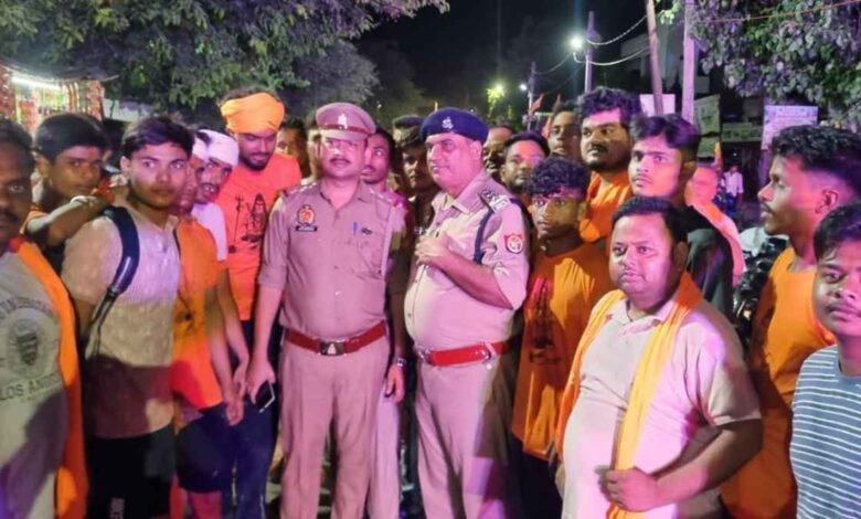 कानपुर देहात: श्रावण मास/कांवड़ यात्रा-2026 के दृष्टिगत क्षेत्राधिकारी यातायात द्वारा सिकन्दरा, शिवली एवं भोगनीपुर क्षेत्र में यातायात डायवर्जन व्यवस्था का किया गया स्थलीय निरीक्षण 1 कानपुर देहात कांवर यात्रा पुलिस बल