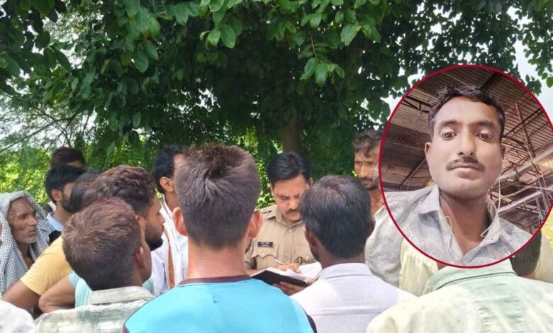 मूसानगर थाना क्षेत्र में दुर्घटनास्थल पर खड़ी पुलिस और ग्रामीणों की भीड़