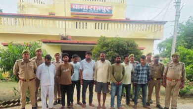 Photo of कानपुर देहात: गौरी रतनपुर के ग्राम सचिवालय के पीछे चल रहा था जुआ, 8 जुआरी गिरफ्तार