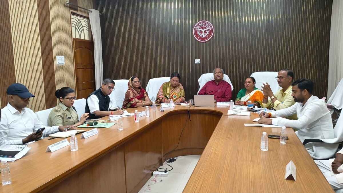 कानपुर देहात के सर्किट हाउस में जिला समन्वय समिति की समीक्षा बैठक