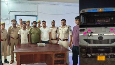 Photo of कानपुर देहात: एमपी व मूसानगर पुलिस की संयुक्त कार्रवाई: चोरी की शक्कर बेचने वाले 3 शातिर अभियुक्त गिरफ्तार, ट्रक और ₹4 लाख नकद बरामद