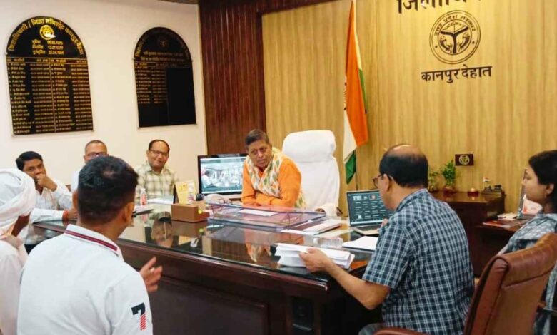 कानपुर देहात: DM कपिल सिंह ने जनसुनवाई में सुनीं जनसमस्याएं, समयबद्ध एवं गुणवत्तापूर्ण निस्तारण के दिए निर्देश 1 कलेक्ट्रेट में जनसुनवाई करते जिलाधिकारी