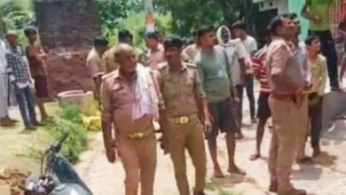 Photo of कानपुर देहात: संदलपुर में महिला के साथ दिनदहाड़े टप्पेबाजी, बाइक सवार बदमाश महिला से कान के बाले छीन हुए फरार