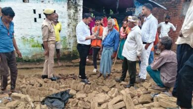 Photo of कानपुर देहात में बारिश का कहर: कच्ची दीवार ढहने से 85 वर्षीय बुजुर्ग की मौत, 2 लोग गंभीर रूप से घायल