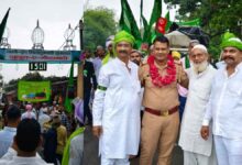 बरौर में गंगा-जमुनी तहजीब की मिसाल: धूमधाम से निकला जश्ने ईद मिलादुन्नबी का जुलूस, हिंदुओं ने बांटे कोल्ड ड्रिंक 4 Photo of बरौर में गंगा-जमुनी तहजीब की मिसाल: धूमधाम से निकला जश्ने ईद मिलादुन्नबी का जुलूस, हिंदुओं ने बांटे कोल्ड ड्रिंक