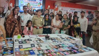 Photo of कानपुर देहात पुलिस की बड़ी कामयाबी, सर्विलांस व साइबर टीम ने बरामद किए 30 लाख की कीमत के 201 खोए मोबाइल