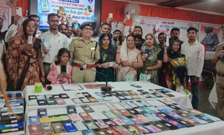 कानपुर देहात पुलिस की बड़ी कामयाबी, सर्विलांस व साइबर टीम ने बरामद किए 30 लाख की कीमत के 201 खोए मोबाइल 1 कानपुर देहात में 201 खोए हुए मोबाइल मिले