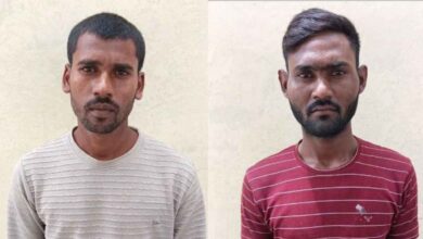 Photo of कानपुर देहात: खेत में घास काटने पर विवाद, किसान के पेट में हंसिया घोंपने वाले आरोपी और किशोर गिरफ्तार