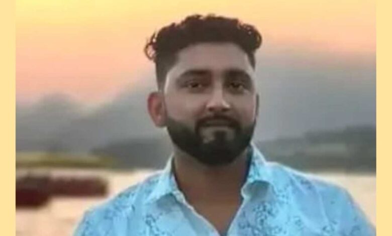 कानपुर देहात के कठेठी गांव में जांच करती पुलिस टीम