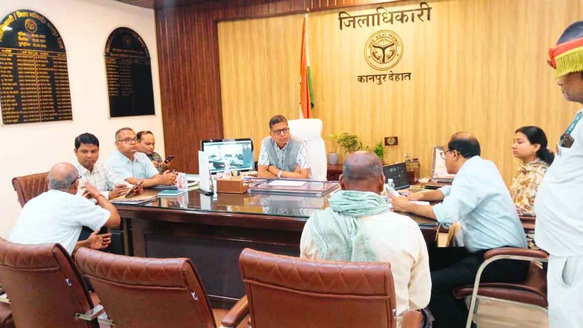 Photo of कानपुर देहात: जिलाधिकारी कपिल सिंह  ने कलेक्ट्रेट में की जनसुनवाई