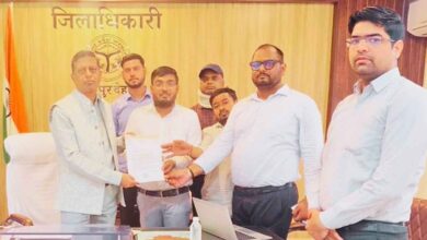 Photo of अकबरपुर नगर में जर्जर हो गए विद्युत खंबे कभी भी बड़े हादसे को दे सकते अंजाम: ऋषि पुरवार