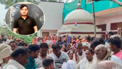 Photo of डेरापुर में बेकाबू पिकअप ने मेडिकल स्टोर संचालक को रौंदा: घर लौटते समय हुआ एक दर्दनाक हादसा, चिलौली में पसरा मातम