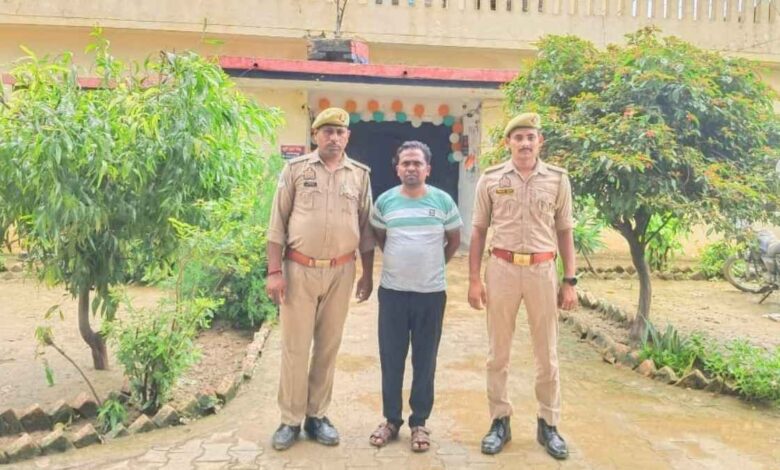 कानपुर देहात के थाना राजपुर पुलिस द्वारा पकड़ा गया दहेज हत्या का आरोपी अखिलेश