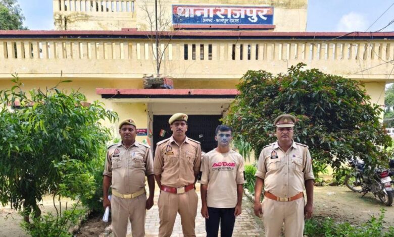 टेक्स्ट: कानपुर देहात में नाबालिग बालिका को ले जाने के मामले में गिरफ्तार आरोपी