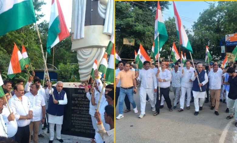 पुखरायां में तिरंगा रैली का नेतृत्व करते कैबिनेट मंत्री राकेश सचान