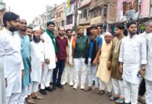 Photo of पुखरायां में 2 समुदायों ने मिलकर मनाया जश्न: धूमधाम से निकला जुलूस-ए-मोहम्मदी, समाजसेवी सुमित सचान ने बांटी चॉकलेट