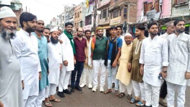 Photo of पुखरायां में 2 समुदायों ने मिलकर मनाया जश्न: धूमधाम से निकला जुलूस-ए-मोहम्मदी, समाजसेवी सुमित सचान ने बांटी चॉकलेट