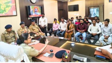 Photo of कानपुर देहात: सोशल मीडिया इनफ्लुएंसर्स के साथ एसपी श्रद्धा नरेन्द्र पाण्डेय की अहम बैठक, जनहित और सकारात्मक संदेशों पर जोर