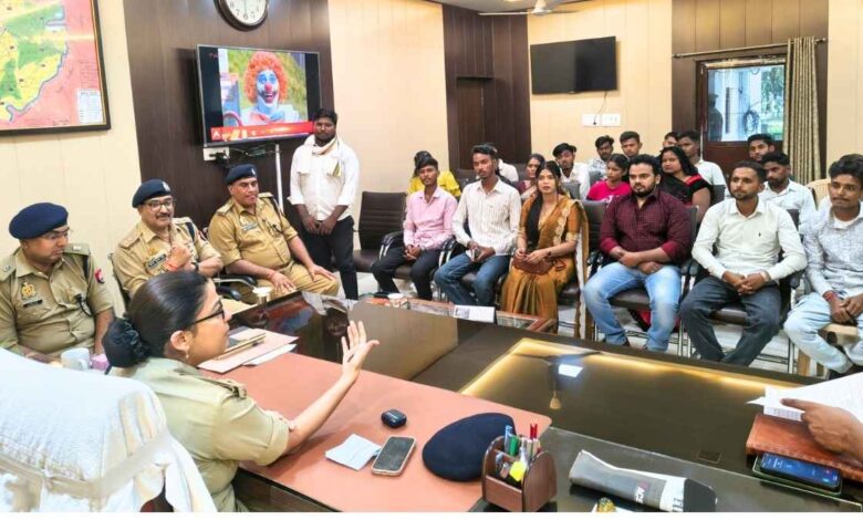 कानपुर देहात पुलिस सोशल मीडिया इनफ्लुएंसर बैठक