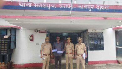 Photo of मंगलपुर पुलिस का बड़ा एक्शन: UP-112 पर शिकायत करने से बौखलाए दबंग ने तमंचे की बट से पीटा, 1 अवैध असलहे सहित गिरफ्तार