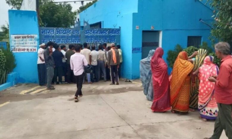 भारत ऑयल एंड वेस्ट मैनेजमेंट कंपनी में मजदूर की संदिग्ध मौत के बाद मौके पर पहुंची पुलिस