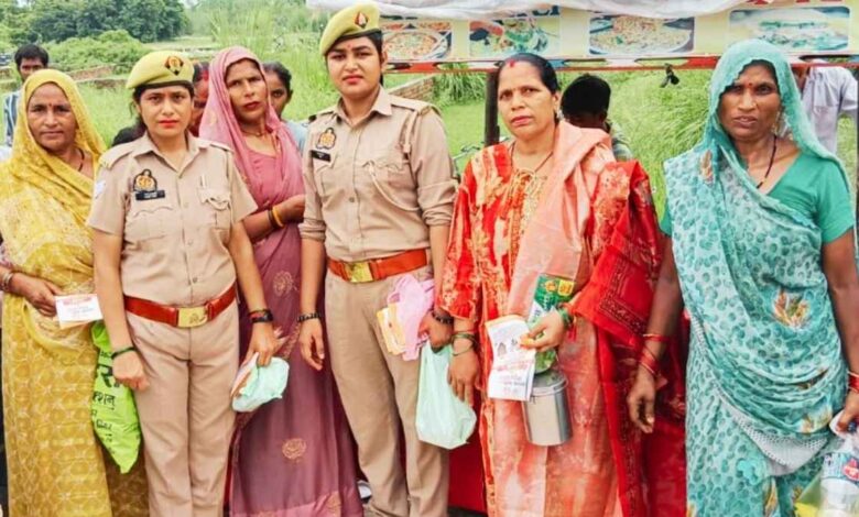 मिशन शक्ति 5.0 के तहत महिलाओं को जागरूक करती कानपुर देहात पुलिस