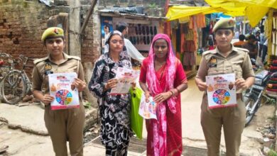 Photo of कानपुर देहात पुलिस ने बाजारों व सार्वजनिक स्थानों पर महिलाओं और बालिकाओं को किया जागरूक