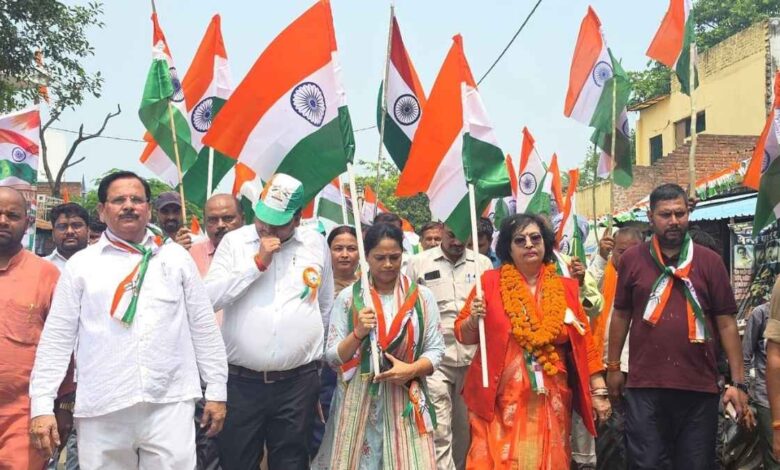 मैथा तहसील में प्रतिभा शुक्ला और एसडीएम प्रतिभा मिश्रा की मौजूदगी में निकाली गई तिरंगा यात्रा