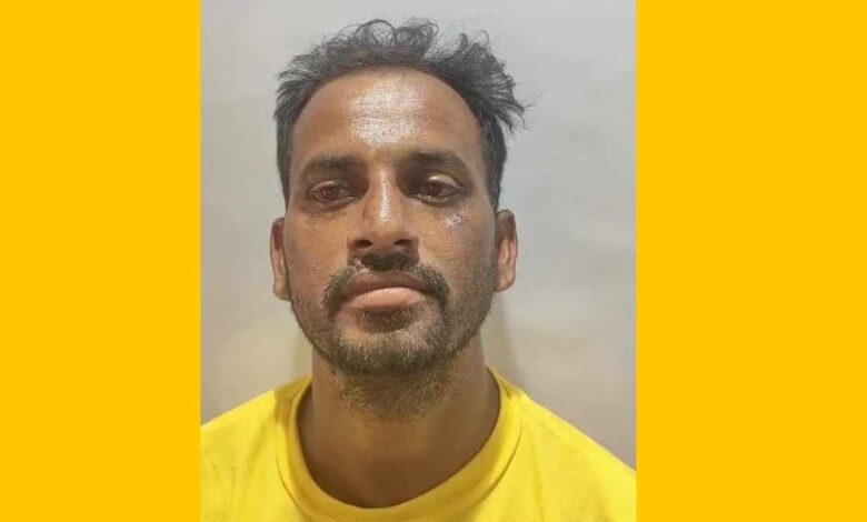 रनियां में हाईवे पर हुई व्यापारी से लूट की जांच करती पुलिस