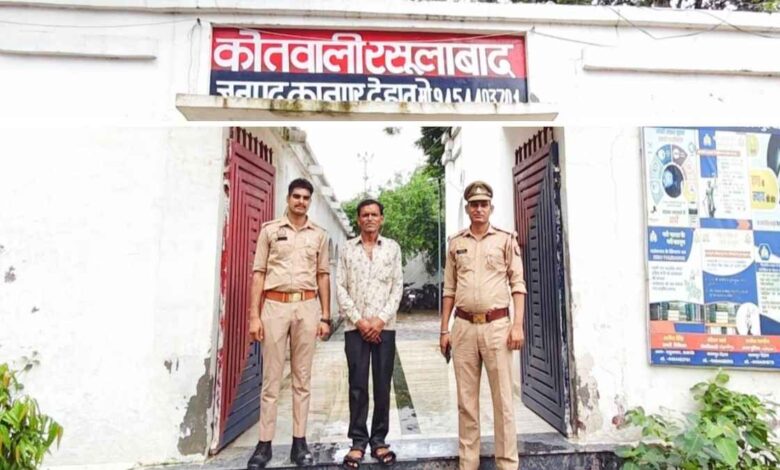रसूलाबाद पुलिस की हिरासत में पकड़ा गया गांजा तस्कर अभियुक्त विवेक कुमार