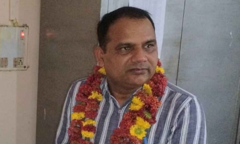 वित्त एवं लेखाधिकारी हरिकेश बहादुर