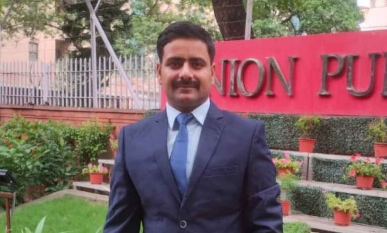 कानपुर देहात के सचिन सिंह बने सहायक कमांडेंट, बर्तन विक्रेता के बेटे ने CAPF परीक्षा में फहराया परचम 1 सहायक कमांडेंट पद पर चयनित सचिन सिंह कानपुर देहात