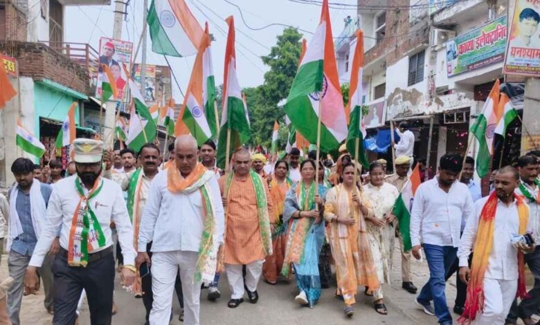 नगर पंचायत सिकंदरा में अजीत सिंह पाल और प्रशासनिक अधिकारियों की उपस्थिति में निकाली गई तिरंगा यात्रा