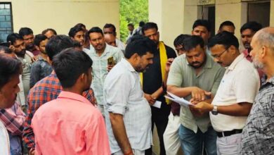 Photo of सिकंदरा: 8 घंटे की जगह 24 घंटे ड्यूटी और वेतन में देरी, कानपुर देहात में बिजली संविदा कर्मियों का बड़ा कदम