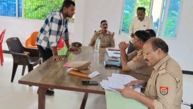 Photo of कानपुर देहात: सिकंदरा में इंस्पेक्टर सुधाकर सिंह ने सुनी 05 शिकायतें, 02 का निस्तारण; शेष के लिए टीमें गठित