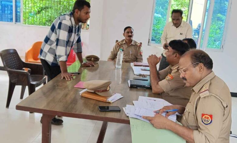कानपुर देहात: सिकंदरा में इंस्पेक्टर सुधाकर सिंह ने सुनी 05 शिकायतें, 02 का निस्तारण; शेष के लिए टीमें गठित 1 सिकंदरा समाधान दिवस कानपुर देहात