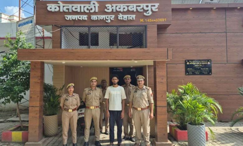 Kanpur Dehat Police Arrest Criminal Shivendra Singh Pal with reward of 25000.