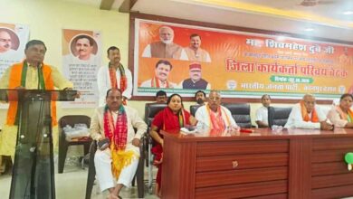 कांग्रेस की नीतियां शुरू से ही देश विरोधी, विभाजन के लिए भी वही जिम्मेदार: भाजपा जिला प्रभारी शिव महेश दुबे 2 Photo of कांग्रेस की नीतियां शुरू से ही देश विरोधी, विभाजन के लिए भी वही जिम्मेदार: भाजपा जिला प्रभारी शिव महेश दुबे