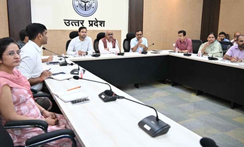 Census 2027 Kanpur Nagar coordination meeting chaired by DM Jitendra Pratap Singh.