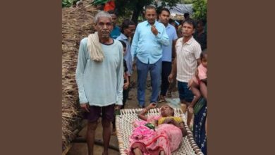 डेरापुर में बारिश का कहर: भरभराकर गिरा कच्चा कमरा, मलबे की चपेट में आकर 1 महिला गंभीर रूप से घायल 4 Photo of डेरापुर में बारिश का कहर: भरभराकर गिरा कच्चा कमरा, मलबे की चपेट में आकर 1 महिला गंभीर रूप से घायल