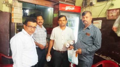 Photo of डेरापुर में खाद्य सुरक्षा टीम का छापा: मिष्ठान भंडारों से भरे नमूने, पुराना रिफाइंड कराया नष्ट