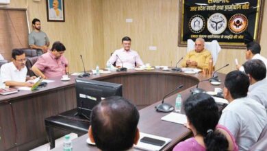योगी सरकार का बुनकरों को बड़ा तोहफा: सरकारी अस्पतालों में अब बिछेंगी हथकरघा बेडशीट, मंत्री राकेश सचान ने दिए निर्देश 8 Photo of योगी सरकार का बुनकरों को बड़ा तोहफा: सरकारी अस्पतालों में अब बिछेंगी हथकरघा बेडशीट, मंत्री राकेश सचान ने दिए निर्देश