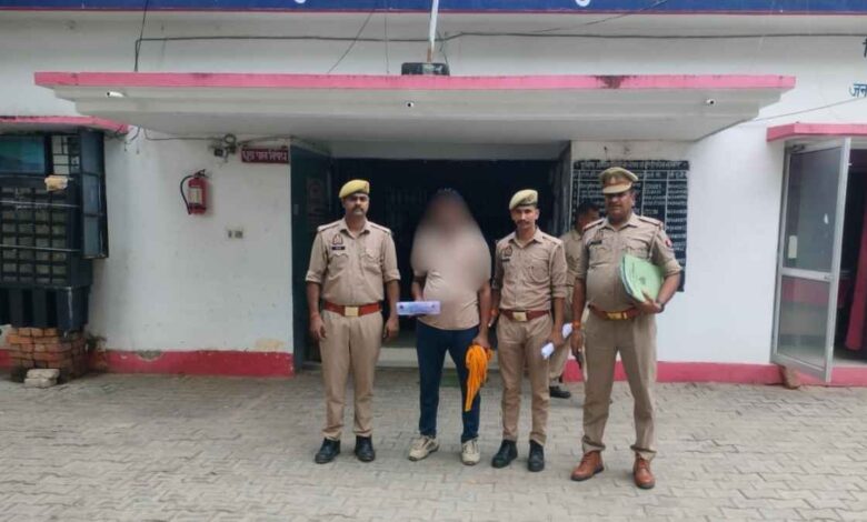 kanpur dehat mangalpur police illegal weapon arrest