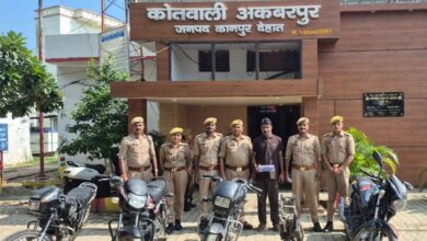 Photo of कानपुर देहात: शातिर वाहन चोर गिरफ्तार, 4 मोटरसाइकिलें और तमंचा बरामद