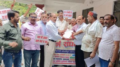 Photo of कानपुर देहात: पुखरायां में सवर्ण संघर्ष मोर्चा का हल्लाबोल, आरक्षण और यूजीसी एक्ट के खिलाफ प्रदर्शन