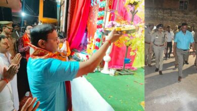 Photo of कानपुर देहात: डीआईजी ने राजपुर में परखी दुर्गा पंडालों की सुरक्षा, पैदल गश्त कर दिलाया सुरक्षा का भरोसा