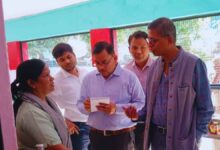 Photo of प्राथमिक विद्यालयों में औचक पहुंचे डीएम कपिल सिंह: बच्चों से बात कर परखा शैक्षणिक स्तर, शिक्षकों को दिए गुणवत्तापूर्ण शिक्षा के निर्देश