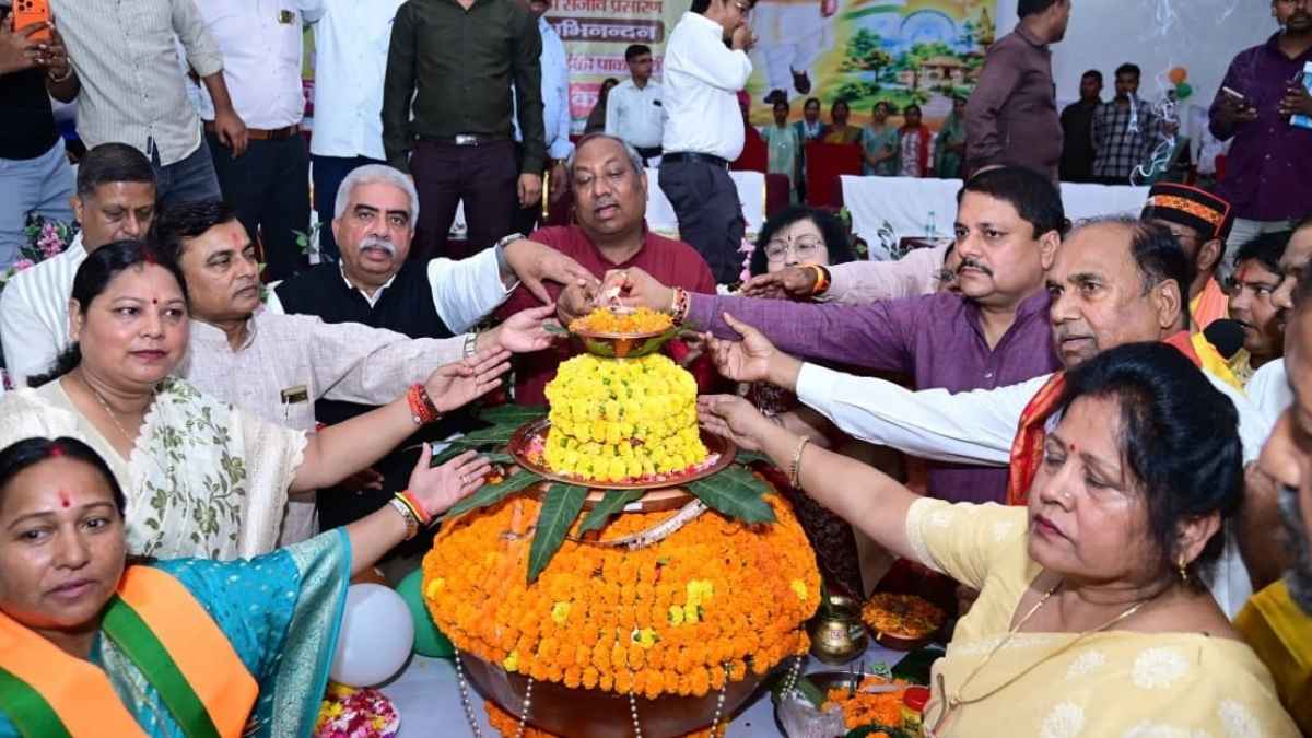 कानपुर देहात माती में सेवा ज्योति कलश यात्रा का आयोजन