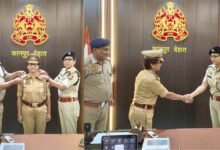Photo of डेरापुर थानाध्यक्ष नीलेश कुमारी बनीं इंस्पेक्टर: एसपी श्रद्धा नरेंद्र पांडेय ने कंधे पर स्टार लगाकर बढ़ाया मान, उज्ज्वल भविष्य की दी शुभकामनाएं